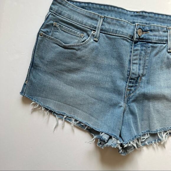 Levi’s Denim Shorts 32 Distressed Hem Mid‎ Rise Cut Off Jean Shorts - Picture 4 of 12